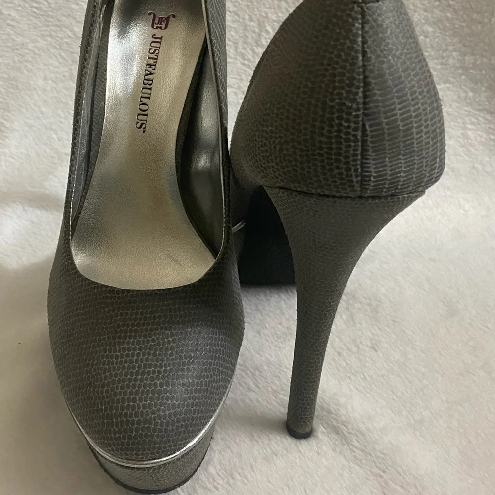 Stylish JustFab Gray “Enid” Heels - Picture 2 of 3